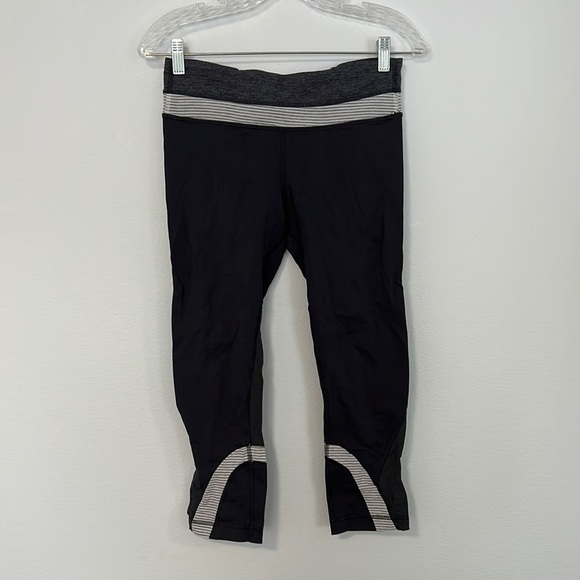 Lululemon vintage run inspire crop leggings with gray and white stripe details - Picture 3 of 8
